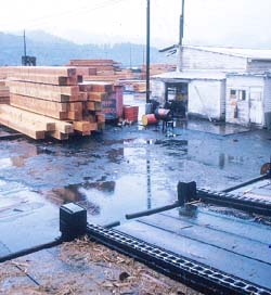 Log deck with end stops Log deck with end stops